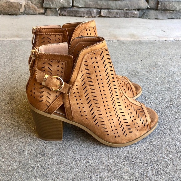 ❗️Last Pair: 7 Brown Laser Cut Ankle Booties - Picture 2 of 3